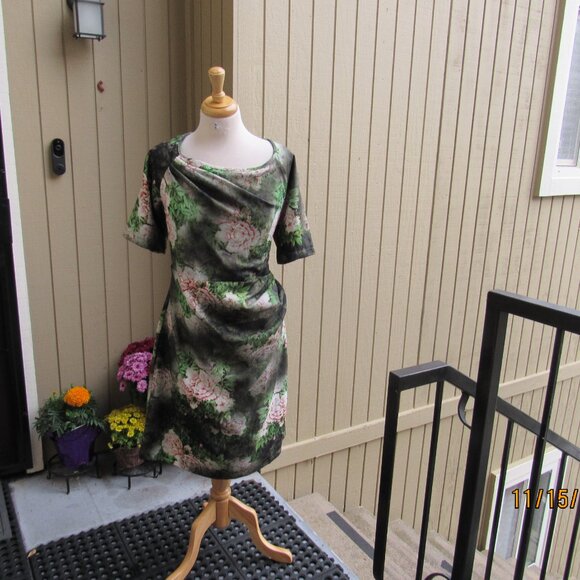 #467 NEW WOMAN'S GREEN FLORAL SHEATH DRESS BY JOLIE MOI (SIZE 16US) - Picture 1 of 4